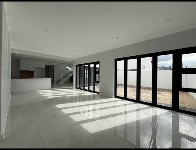 5 BEDROOM HOUSE FOR SALE IN SANDOWN